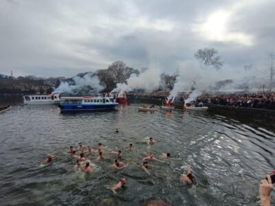 Θεοφάνεια στα Γιάννενα: Μια 4ήμερη Ιερή & Φυσική Απόδραση Αγιασμός των Υδάτων στη Λίμνη Παμβώτιδα – Ζαγοροχώρια – Δωδώνη – Μέτσοβο: Μια εμπειρία γεμάτη πίστη, παράδοση και φύση.