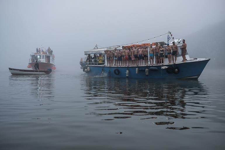 Ζήστε μια μοναδική 4ήμερη εκδρομή στα Γιάννενα, γεμάτη ιστορία, παράδοση και πνευματικότητα, με κορυφαία στιγμή τον Αγιασμό των Υδάτων στη Λίμνη Παμβώτιδα. Εξερευνήστε τη μαγευτική πόλη των Ιωαννίνων, το νησάκι της λίμνης και το επιβλητικό κάστρο. Ανακαλύψτε την ιερότητα της αρχαίας Δωδώνης, τη βυζαντινή Μονή Γηρομερίου και τις ομορφιές της Σαγιάδας. Απολαύστε μια ολοήμερη περιήγηση στα Ζαγοροχώρια, με στάσεις σε πέτρινα γεφύρια, μοναδικά τοπία και το φαράγγι του Βίκου. Η εκδρομή ολοκληρώνεται με στάση στο παραδοσιακό Μέτσοβο.
Μια ταξιδιωτική εμπειρία που συνδυάζει πίστη, πολιτισμό και απαράμιλλη ηπειρώτικη φύση.
